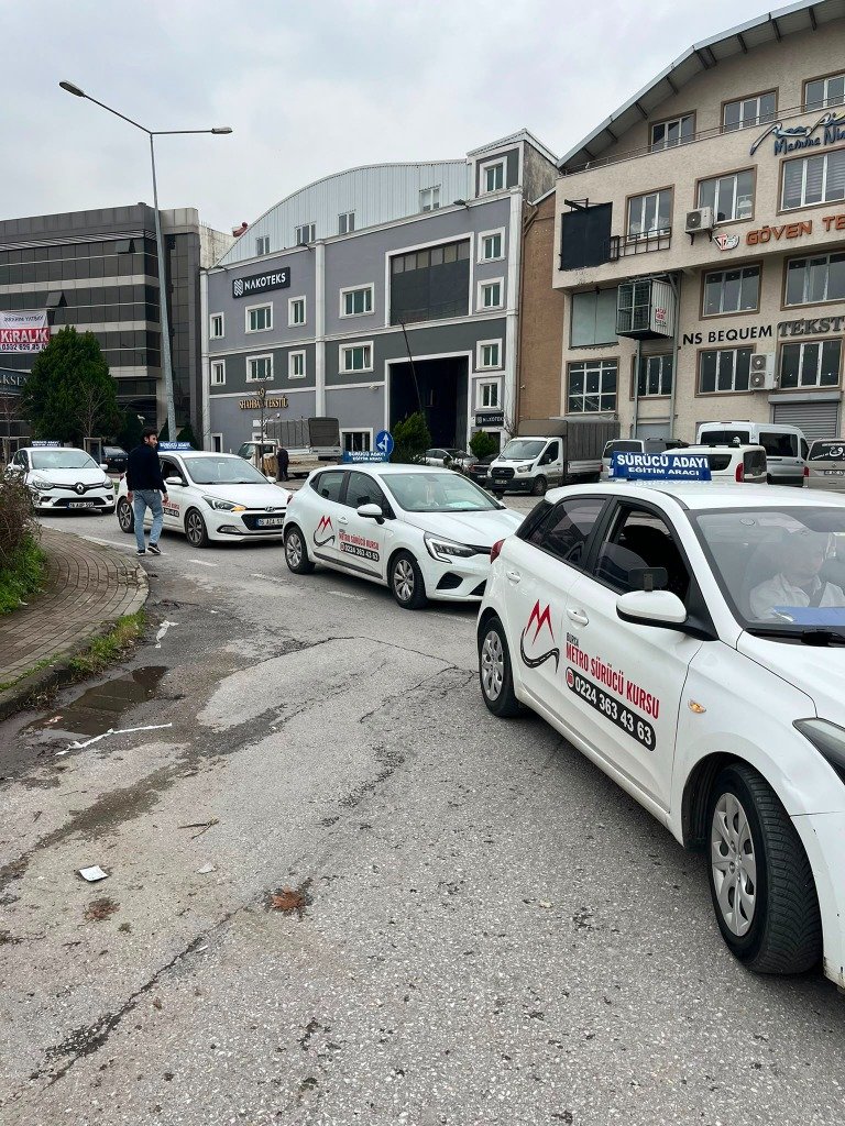 Bursa Metro Sürücü Kursu Renault Clio & i20 Filo